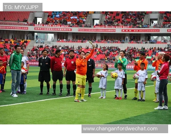 足球明星用爱心行动温暖人心展现体育精神与社会责任 足球明星用爱心行动温暖人心展现体育精神与社会责任