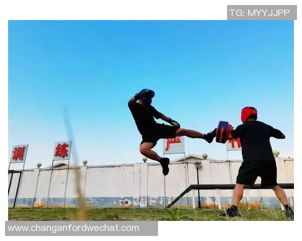 足球明星训练场揭秘:他们如何在汗水中铸就辉煌与荣耀 足球明星训练场揭秘:他们如何在汗水中铸就辉煌与荣耀