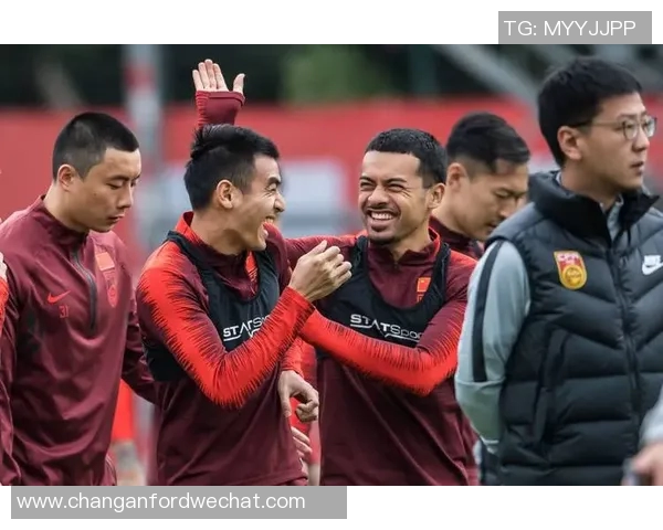 上海足球队耐力变革引发热议球迷期待新赛季表现提升 上海足球队耐力变革引发热议球迷期待新赛季表现提升